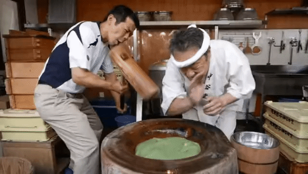 한국 VS 일본 떡치기.GIF