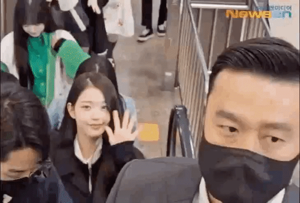 경호원 눈치본거 아니라고 해명한 장원영