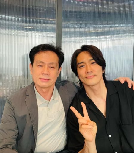 47세 송승헌. 동창모임 가서 찍은 사진