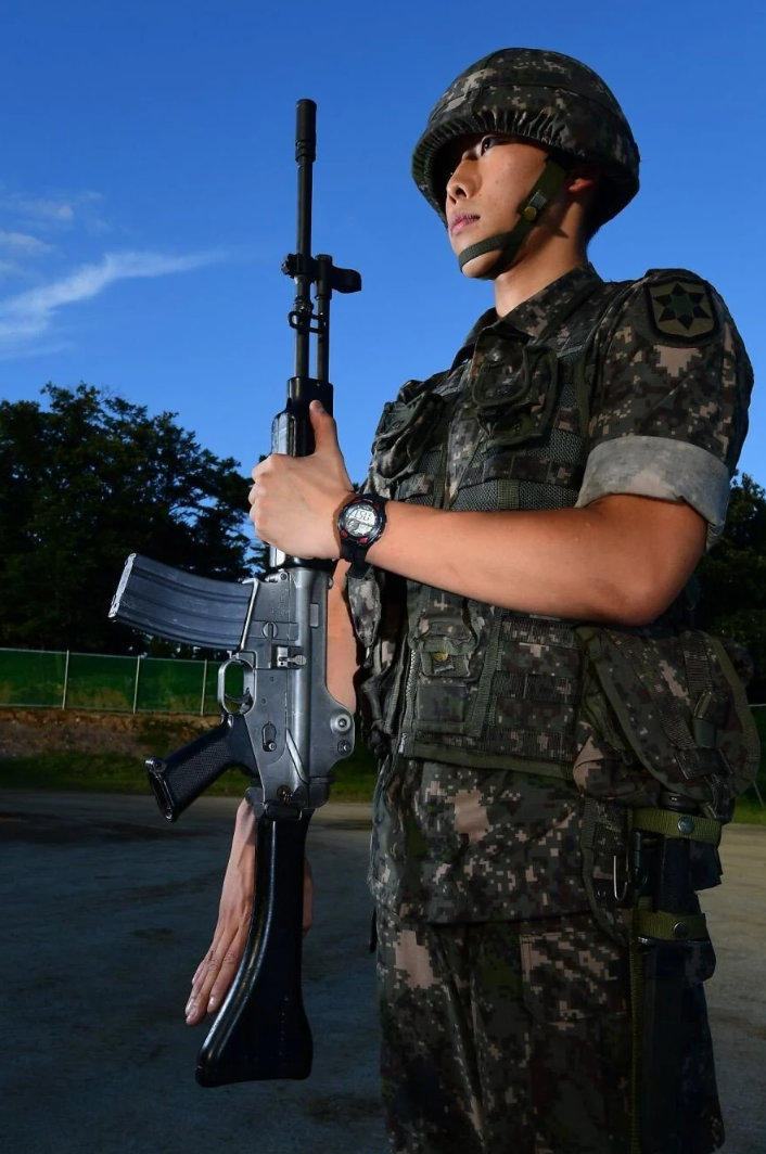 군대에서 처음 총을 들어보고 느끼는 점