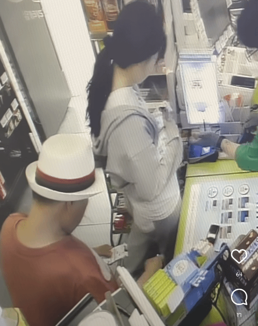 편의점 안에서 흡연하는 흡연충 아재