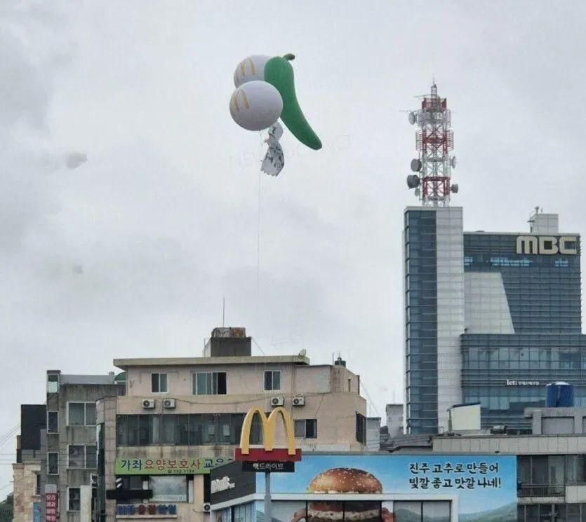 맥도날드에서 고추버거를 홍보하는 방법