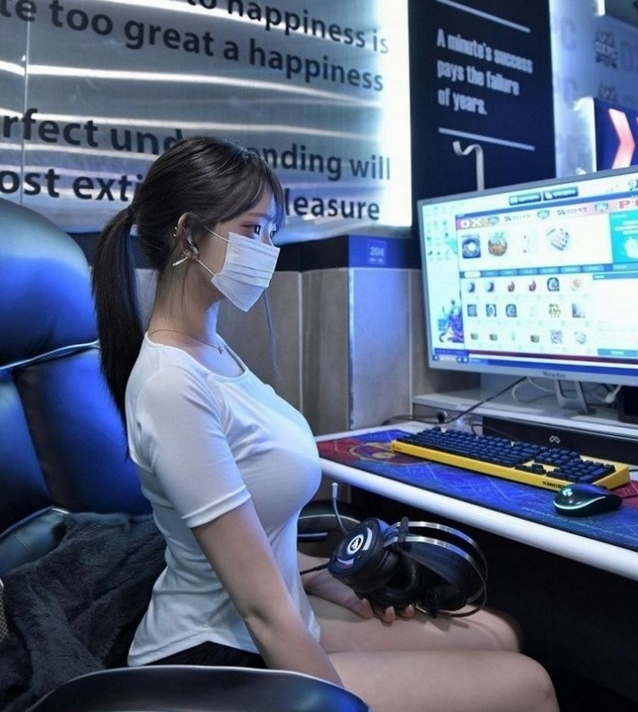 PC방 알바녀